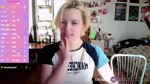 Snapshot of cherrybaby_0 chatting on December 17, 5:40 am cherrybaby_0 online show from December 17, 5:40 am