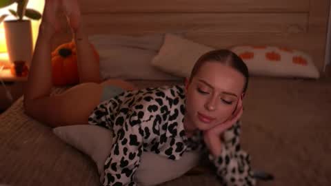 Snapshot of cherryblossom224 chatting on October 26, 10:16 pm Alisha online show from October 26, 10:16 pm