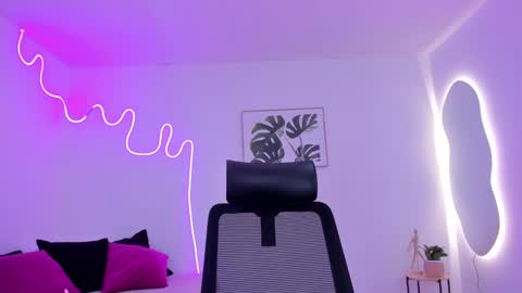 Snapshot of cherrydollxx chatting on September 24, 12:37 pm C H E R R Y online show from September 24, 12:37 pm