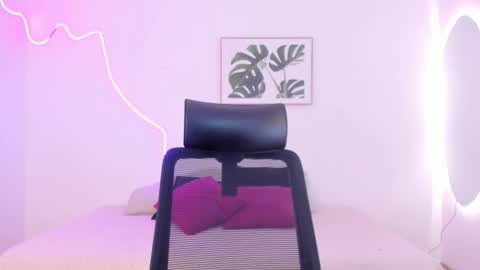 Snapshot of cherrydollxx chatting on October 19, 1:35 pm C H E R R Y online show from October 19, 1:35 pm