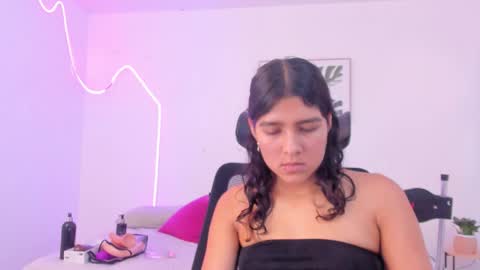 Snapshot of cherrydollxx chatting on October 21, 3:49 pm C H E R R Y online show from October 21, 3:49 pm