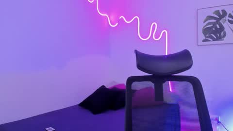 Snapshot of cherrydollxx chatting on October 11, 11:25 am C H E R R Y online show from October 11, 11:25 am