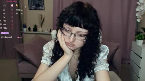 Isabel online show from May 28, 7:45 pm