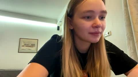 Lei online show from April 9, 1:49 pm