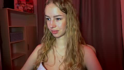 Evie online show from December 3, 2:52 pm