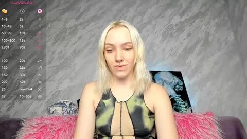 Snapshot of cherylmason chatting on September 17, 12:19 am Cheryl online show from September 17, 12:19 am