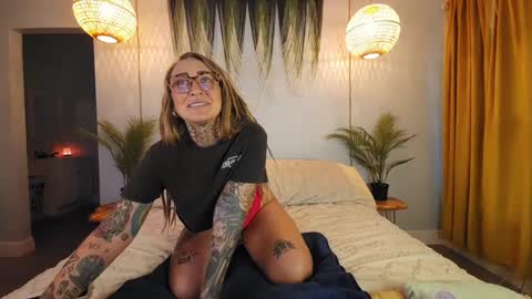 Chevi Blue online show from October 6, 1:06 pm