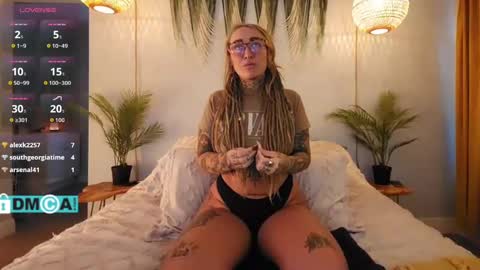 Chevi Blue online show from October 8, 1:26 pm