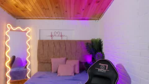 Snapshot of chiara_tay chatting on October 16, 8:00 pm Chiara online show from October 16, 8:00 pm