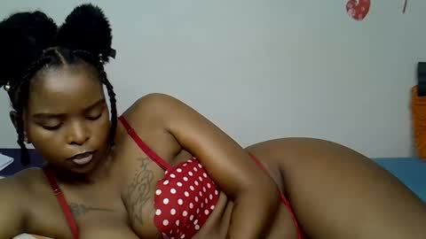 chibobo_ online show from December 12, 7:04 pm