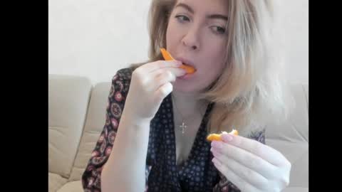 Snapshot of chicafortuna chatting on February 15, 2:58 am NBFG online show from February 15, 2:58 am