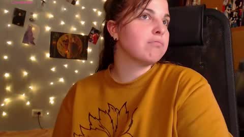 Saya online show from September 28, 9:42 pm