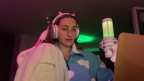 Snapshot of chillgoddess chatting on January 24, 5:21 pm Goddess Vika - owner of all ur money online show from January 24, 5:21 pm
