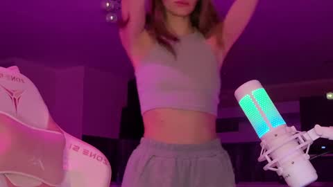 Snapshot of chillgoddess chatting on December 25, 4:11 pm Goddess Vika - owner of all ur money online show from December 25, 4:11 pm