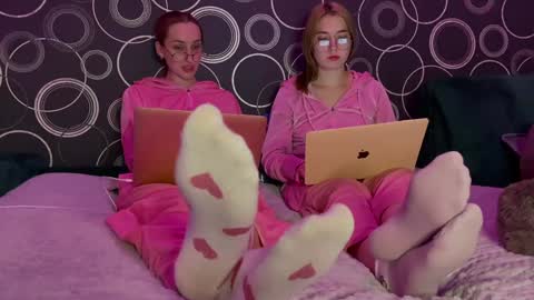 Snapshot of chillgoddess chatting on December 6, 3:55 pm Goddess Vika - owner of all ur money online show from December 6, 3:55 pm