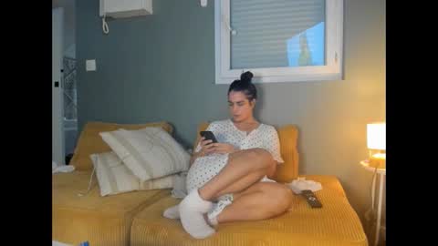 Snapshot of chillwithcamii chatting on October 17, 5:16 pm yoursensualparadise online show from October 17, 5:16 pm