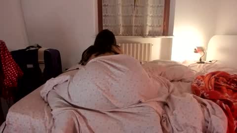 Snapshot of chillwithcamii chatting on September 20, 2:10 am yoursensualparadise online show from September 20, 2:10 am