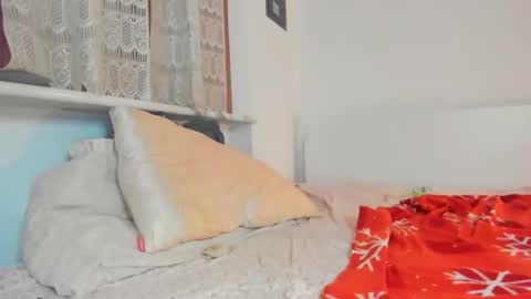 Snapshot of chillwithcamii chatting on September 19, 1:48 am yoursensualparadise online show from September 19, 1:48 am