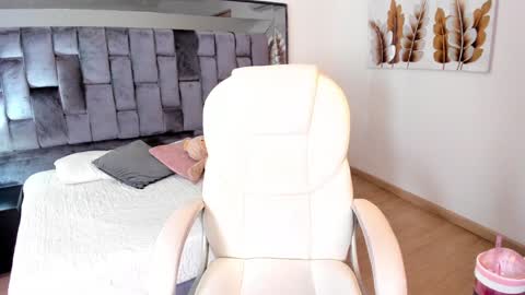 Chloe online show from January 24, 11:59 am