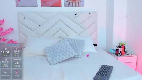 chloe_avery online show from October 17, 12:36 am