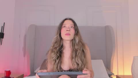 Chloe online show from October 26, 1:17 pm