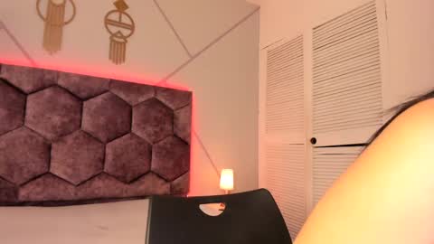 chloe_durand_ online show from March 7, 8:00 pm