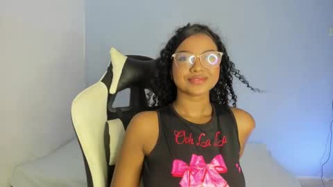 Snapshot of chloe_evans21 chatting on February 23, 2:35 am chloe online show from February 23, 2:35 am