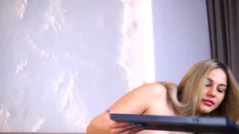 Chloe GraceeX online show from February 20, 7:58 pm