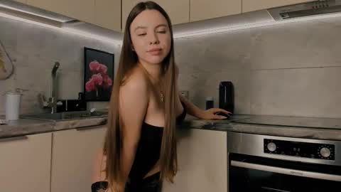 Chloe online show from March 18, 5:29 pm