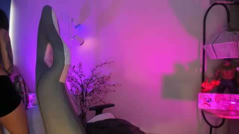 CLOE  online show from November 13, 3:44 pm