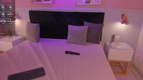   online show from April 1, 8:17 pm