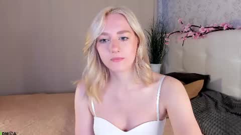 Chloe Deccker online show from June 24, 1:26 am