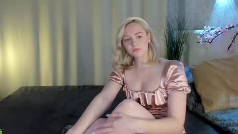 Chloe Deccker online show from May 15, 1:43 am