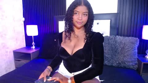 chloee_hs online show from January 10, 3:39 am