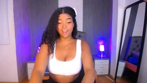 chloee_hs online show from December 19, 3:18 am