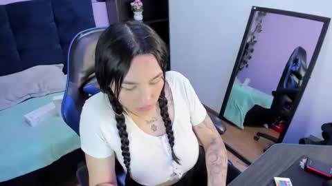 ChloeeThompson online show from October 22, 12:37 am