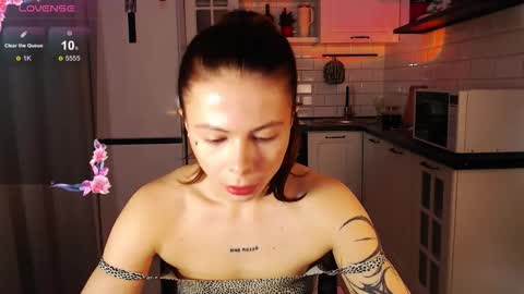 Chloe online show from November 26, 7:04 pm