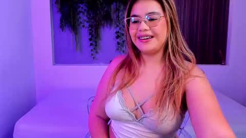 Chloe  online show from September 12, 4:02 am