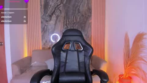 Snapshot of chloegils chatting on October 25, 1:19 pm chloegils online show from October 25, 1:19 pm