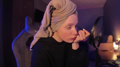 chloegins online show from December 24, 3:26 pm