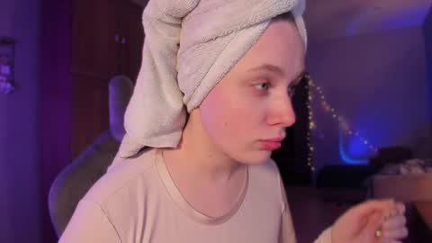 chloegins online show from January 23, 6:06 am