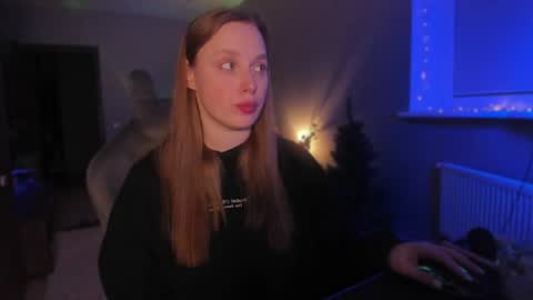 chloegins online show from December 17, 9:16 pm