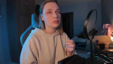chloegins online show from January 11, 4:14 pm