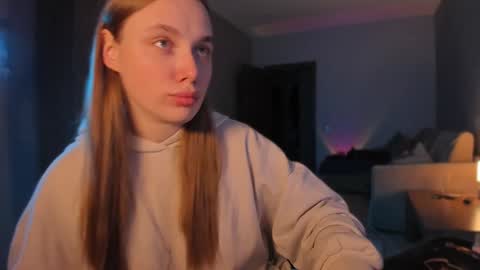 chloegins online show from January 8, 12:15 pm
