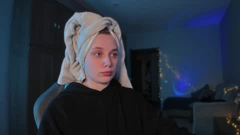 chloegins online show from January 22, 10:07 am