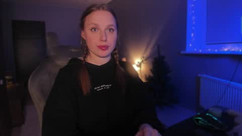 chloegins online show from December 17, 12:01 am