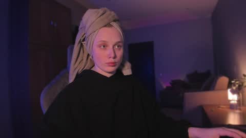 chloegins online show from December 21, 6:11 pm