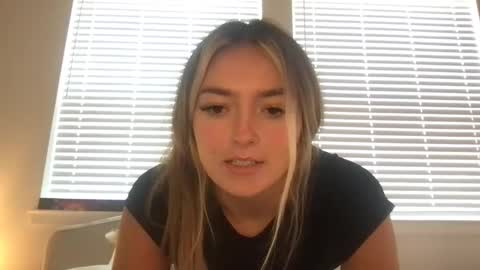 Chloe Hart online show from September 17, 9:35 pm
