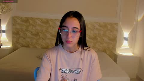 chloehil2 online show from December 31, 6:35 pm