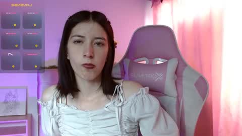 Snapshot of chloejohnsoon chatting on February 21, 2:48 pm Chloe online show from February 21, 2:48 pm